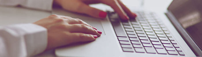 woman using laptop to create anchor text